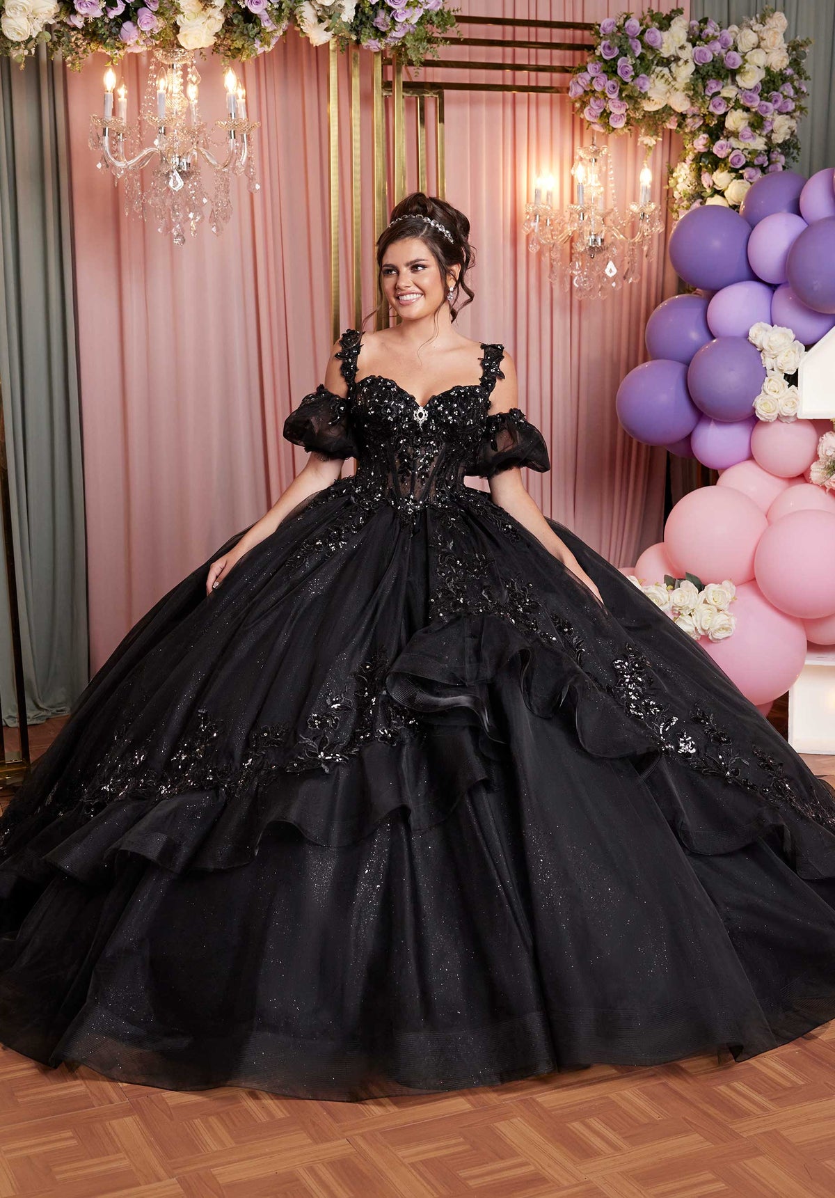 Vestido de quinceañera con apliques de cristal bordado y volante asimétrico