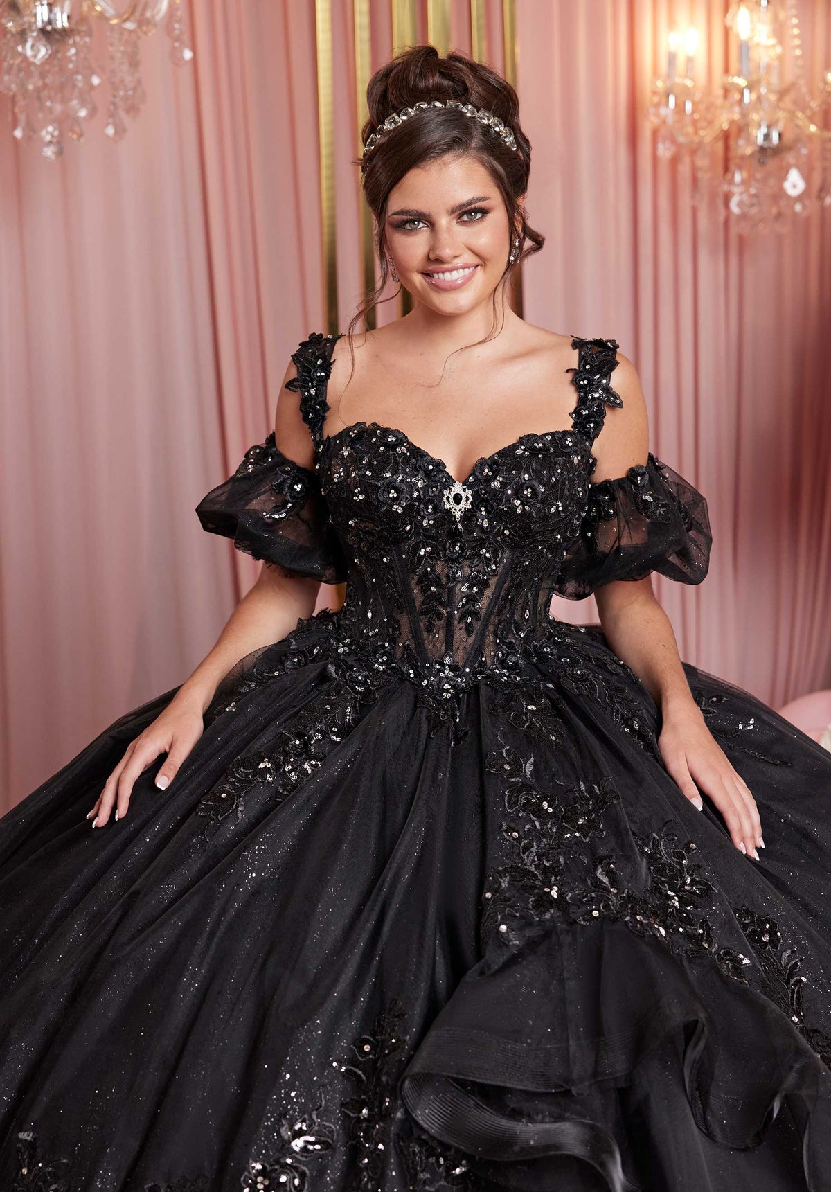Vestido de quinceañera con apliques de cristal bordado y volante asimétrico
