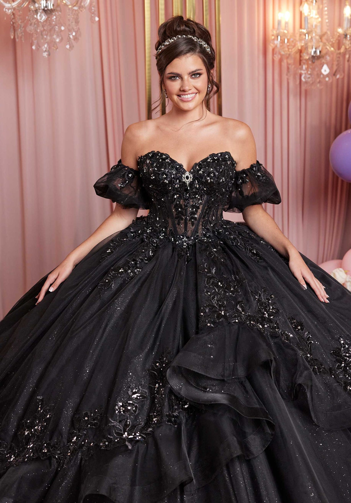 Vestido de quinceañera con apliques de cristal bordado y volante asimétrico