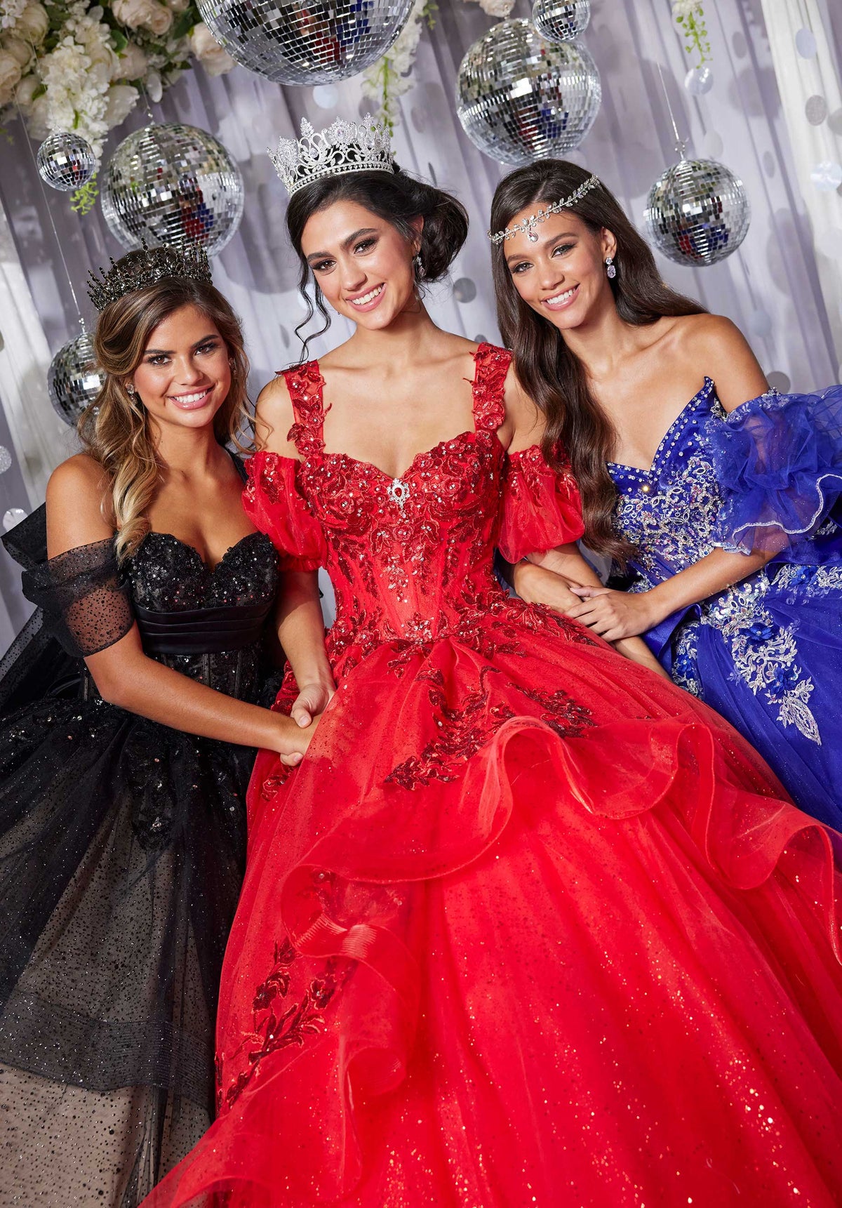 Vestido de quinceañera con apliques de cristal bordado y volante asimétrico