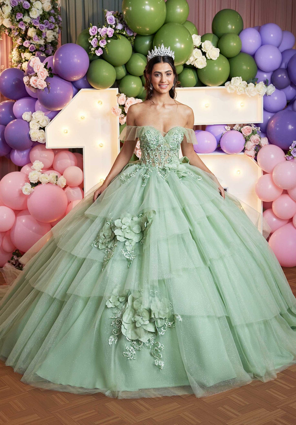 Vestido de quinceañera asimétrico con capas y flores tridimensionales