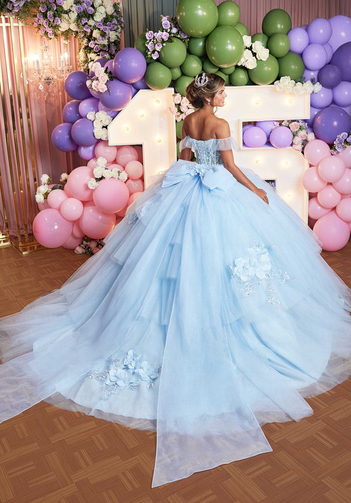 Vestido de quinceañera asimétrico con capas y flores tridimensionales