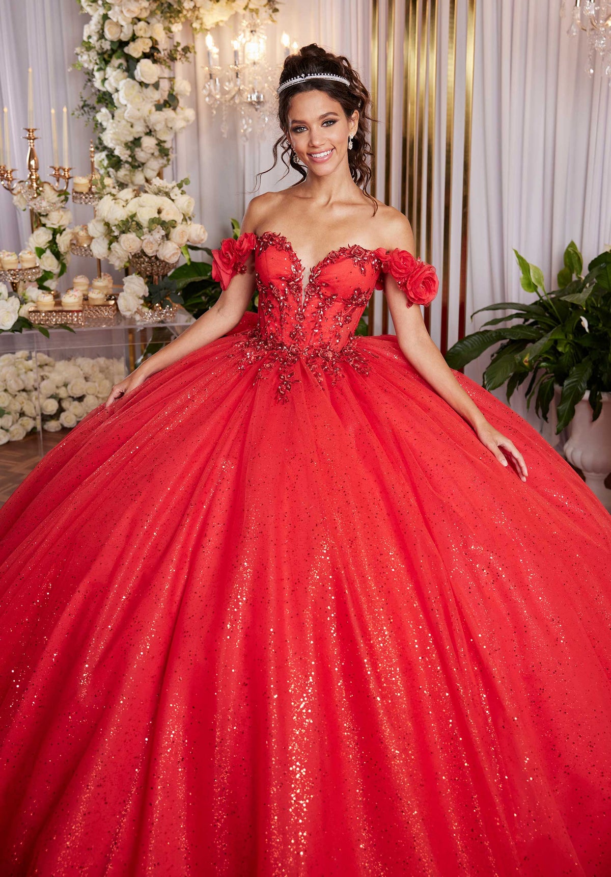 Vestido de quinceañera con corpiño drapeado y flores tridimensionales