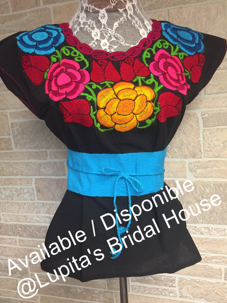 Artisanal embroidered blouse with fashion belt