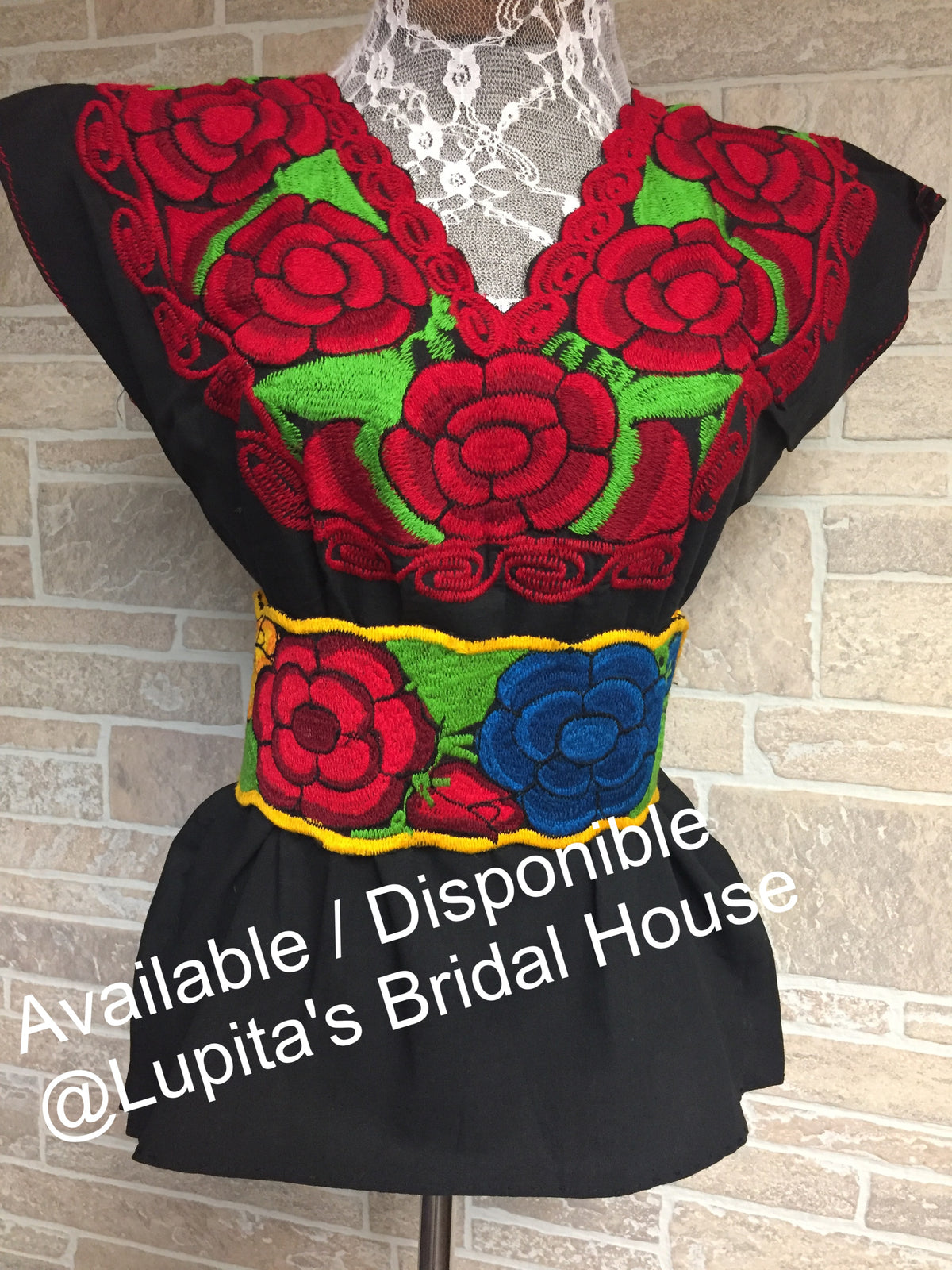 Blusa bordada artesanalmente y cinturón de moda - Negro